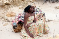 Robe été , tissu pagne fleuri. Adéquat en ces temps de chaleur. ET on se sent á son aise avec cette robe